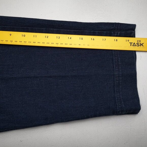 Westbound Petites Ladies Size 8P Medium Wash Straight Leg Capri Pants - Picture 5 of 11